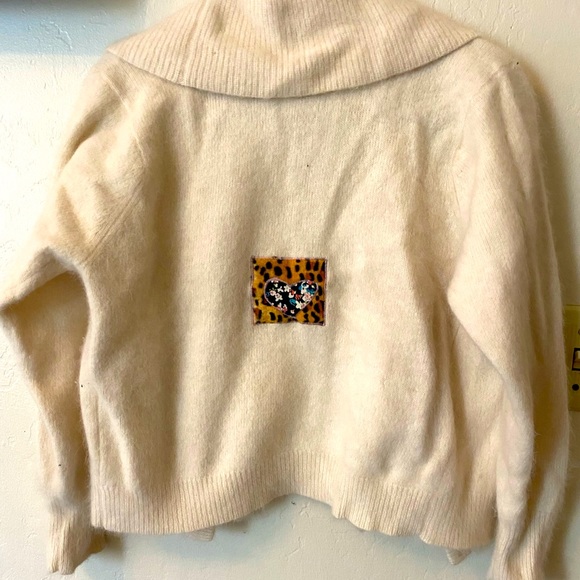 BAB vintage wool/cashmere cardigan with custom cheetah patch 🐆💙 - Picture 3 of 5